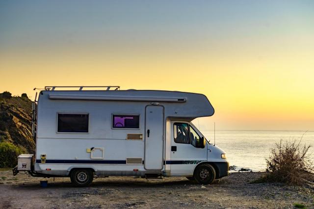 軽キャンピングカーの中古料金相場とキャンピングカーの種類を紹介