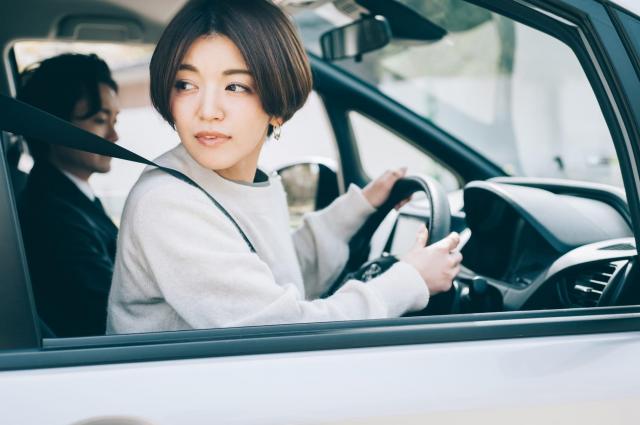 アクセルとブレーキの踏み間違いを予防しよう!リスクが高い年齢層もご紹介