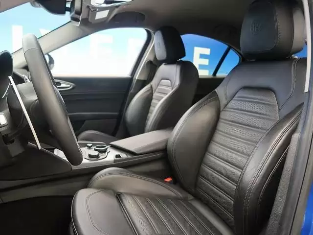 アルファロメオとは？実用性も兼ね備えたスポーツカーの魅力をご紹介