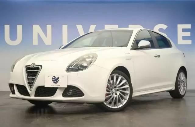 アルファロメオとは？実用性も兼ね備えたスポーツカーの魅力をご紹介