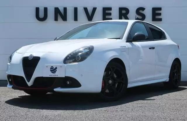 アルファロメオとは？実用性も兼ね備えたスポーツカーの魅力をご紹介