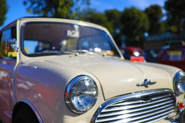 中古車「日産 フィガロ」の賢い購入方法や探し方を徹底解説！｜中古車