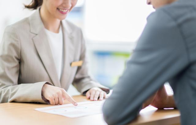 自動車保険は代理店から加入するの？加入方法や保険料が安くなるポイント