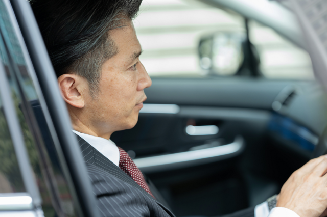 自動車保険の名義変更を行う際の必要書類とは?名義変更の種類は3種類ある