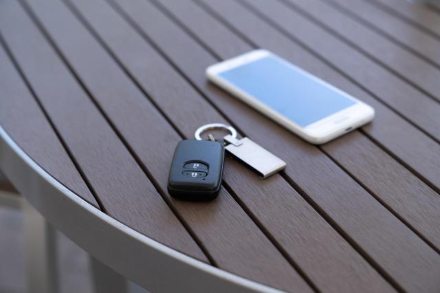 スマートキーの保管時は磁石や電子機器に注意!放電した際の対処法も解説