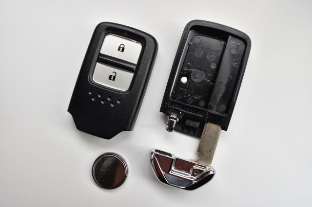 車用スマートキーの探し方と対処法を解説!紛失時にかかる費用の目安とは?