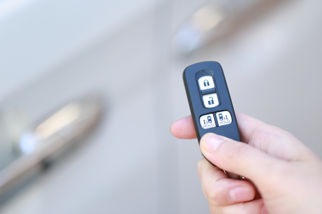 車用スマートキーの探し方と対処法を解説!紛失時にかかる費用の目安とは?