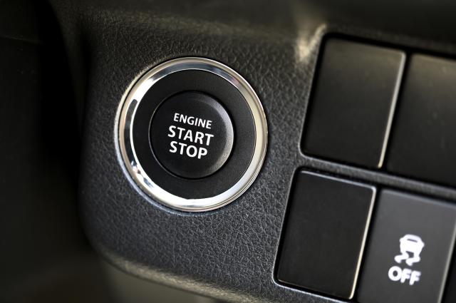 車用スマートキーの探し方と対処法を解説!紛失時にかかる費用の目安とは?