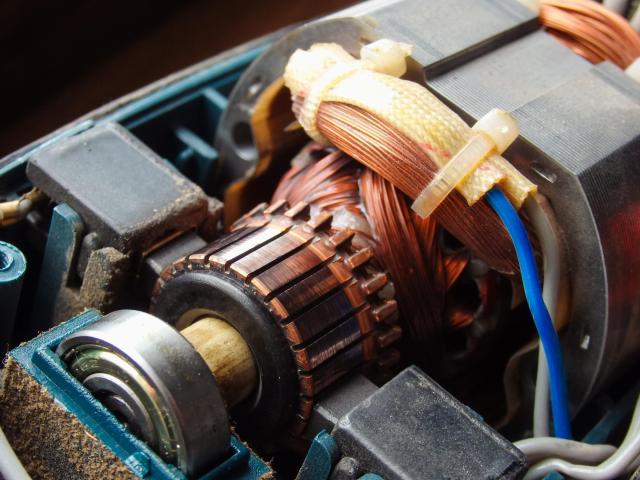 中古車「マツダ ユーノスコスモ」の賢い購入方法や探し方を徹底解説!