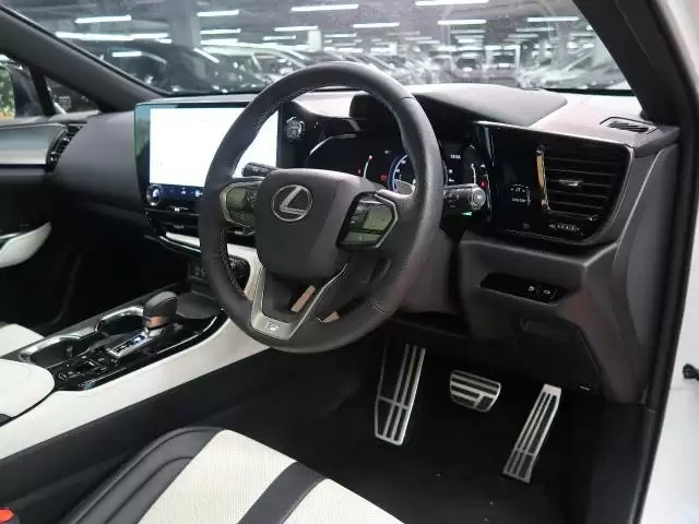 レクサスNXの初代と2代目の違いとは?おすすめの選び方もご紹介