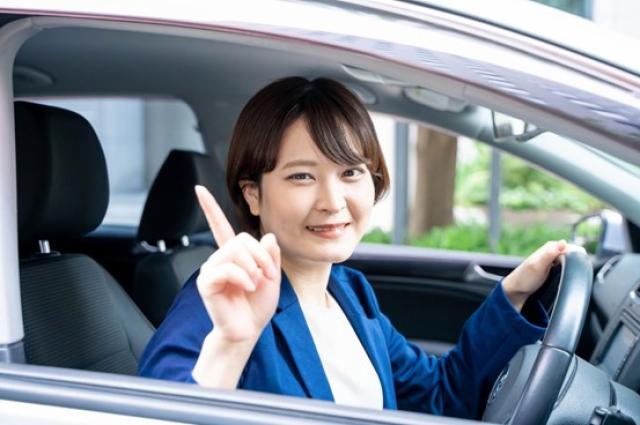 なぜ車のナンバーにアルファベットが?導入背景や意味、取得方法まで紹介