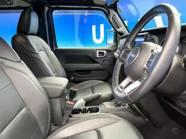 ジープラングラーの内装は魅力的な機能が豊富!歴代モデルと類似車種も紹介