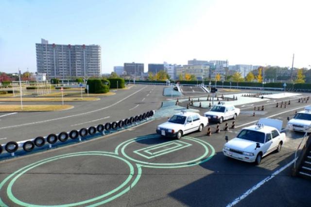 自動車免許の取得にかかる費用はどのくらい？節約のコツや全体的な傾向も紹介