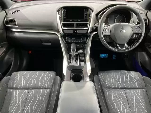 エクリプスクロスPHEVの特徴や評判は?ライバル車もチェック!