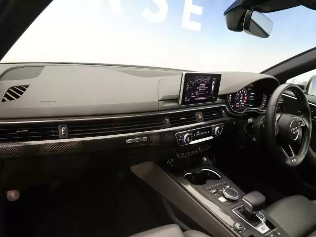 アウディS4アバントの現行モデルの魅力を探る！中古車での購入もおすすめ