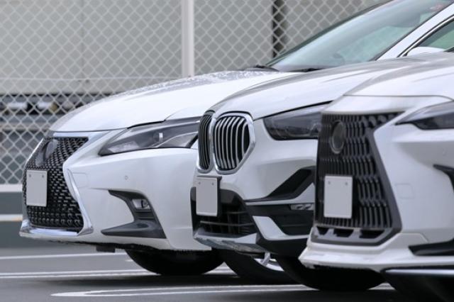 車のグリルとはどこの部分？役割やメーカーごとの特徴的なデザインを 