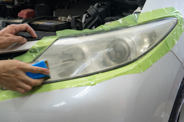 黄ばみが気になる車のヘッドライトを元に戻そう！除去方法と日頃の対策