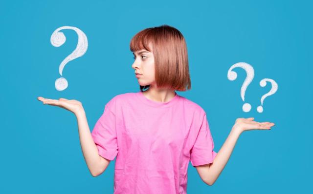 車で携帯(スマホ)を充電する方法とは?使うものや注意点を解説