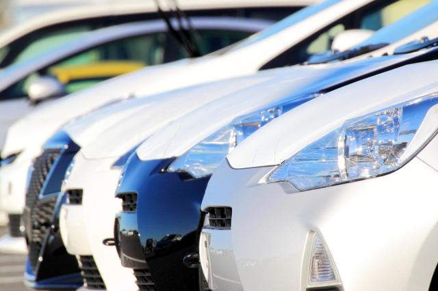 トヨタ・アクアとホンダ・フィットの特徴は？2大コンパクトカーの魅力を比較