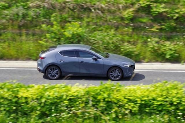 マツダ3のマイナーチェンジでの変更点は?今までの改良内容やライバル車種