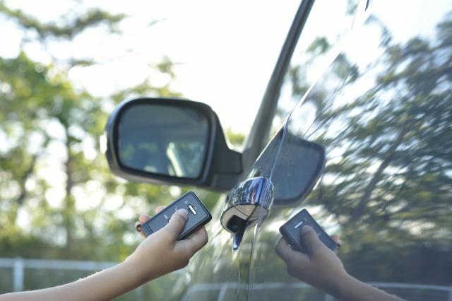 車のピーピー音は何？駐車中・発進時・走行中それぞれの原因と対処法まとめ