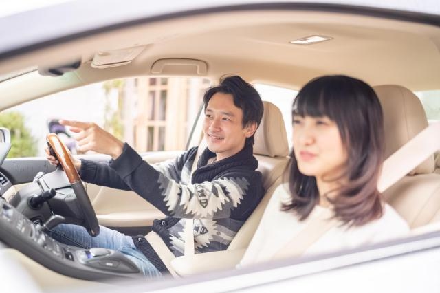 カムリの旧型と現行型を比較!内外装や性能面、類似車種もチェックしよう