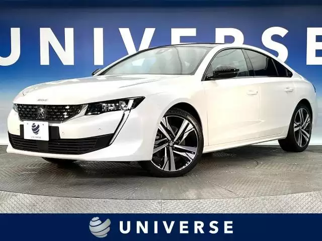 カムリの旧型と現行型を比較!内外装や性能面、類似車種もチェックしよう