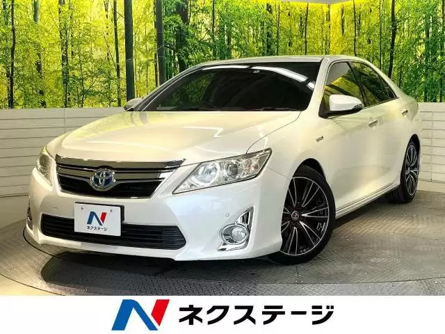 カムリの旧型と現行型を比較!内外装や性能面、類似車種もチェックしよう