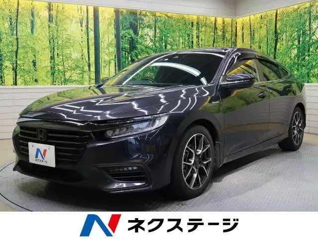 カムリの旧型と現行型を比較!内外装や性能面、類似車種もチェックしよう