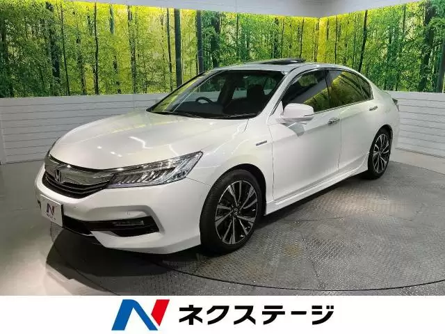 カムリの旧型と現行型を比較!内外装や性能面、類似車種もチェックしよう