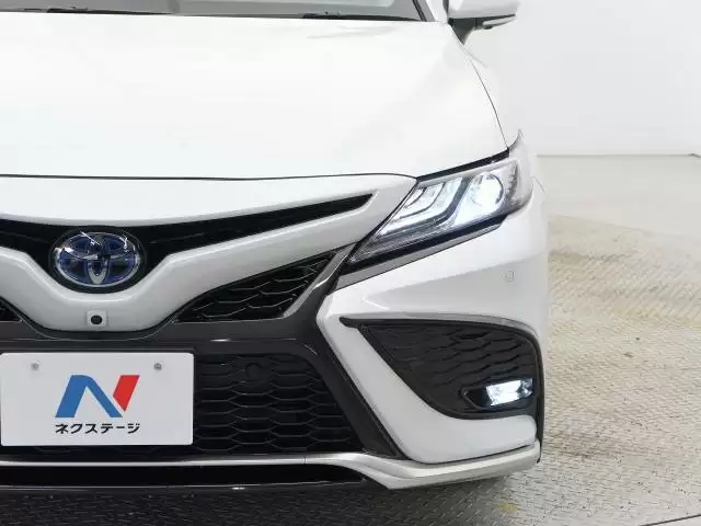 カムリの旧型と現行型を比較!内外装や性能面、類似車種もチェックしよう