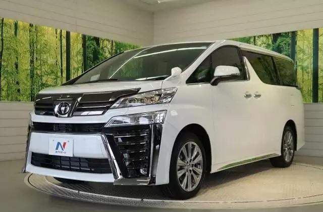 ヴェルファイアとは?アルファードとの関係性やこれまでの歴史と特徴をご紹介