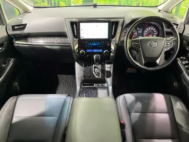 ヴェルファイアとは?アルファードとの関係性やこれまでの歴史と特徴をご紹介