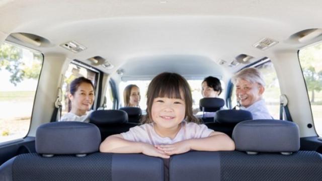 新車から独特な臭いがするのはなぜ?原因や4つの消臭方法を解説