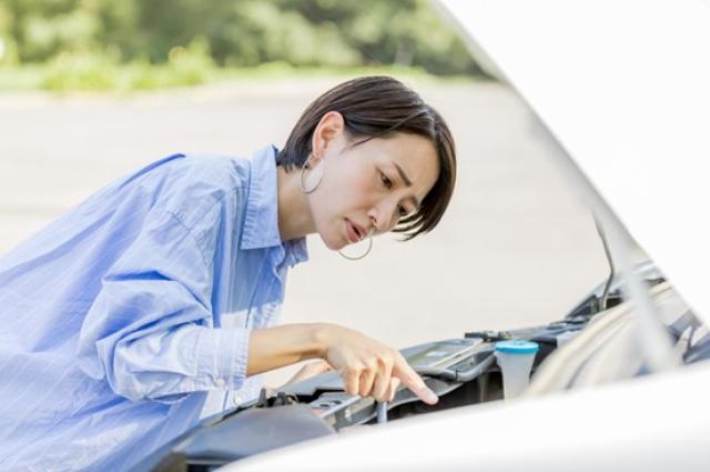 車のカラカラ音が教える危険信号！放置リスクと主要部品別診断ガイド