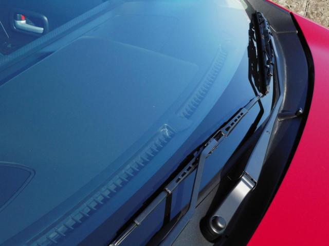 車の窓が曇る原因と有効な対策方法は？予防する手段も解説