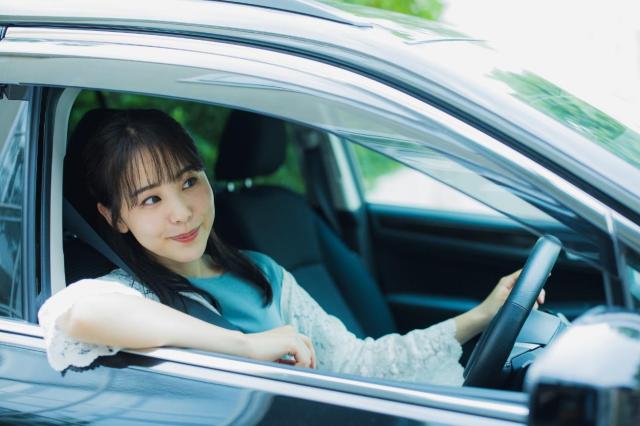 CX-30はエレガントさが魅力のSUV！特徴やパワートレインの種類まとめ