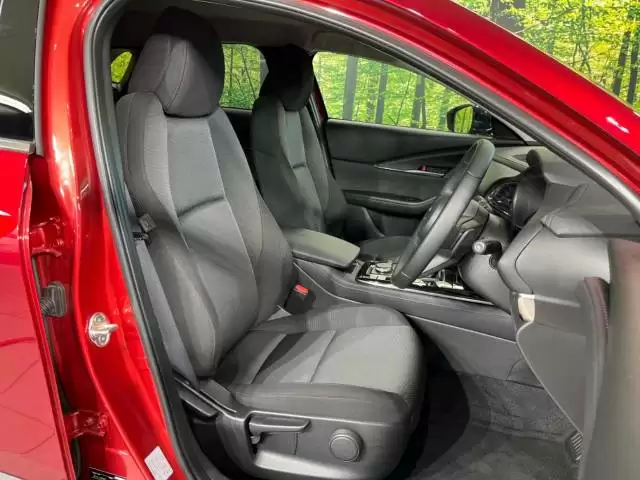 CX-30はエレガントさが魅力のSUV！特徴やパワートレインの種類まとめ