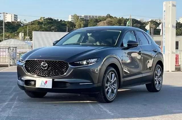 CX-30はエレガントさが魅力のSUV！特徴やパワートレインの種類まとめ