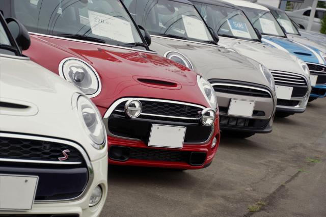 中古車の探し方にはどのような方法がある?効率的な探し方や購入までの流れ