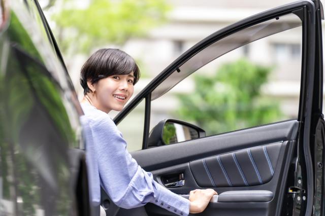 カムリとクラウンならどっち派?比較とトヨタ車以外のセダン3選