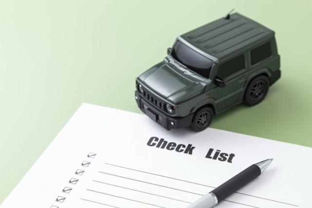 車とチェックシート、ペン