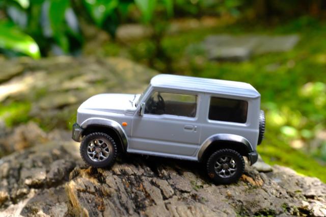 スズキ「ジムニー」と日産「キックス」の特徴や違いは?軽SUV車の魅力も解説