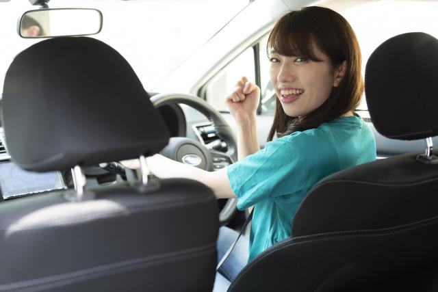 車のグローブボックスの正しい使い方は?注意点や収納力抜群の車種5選