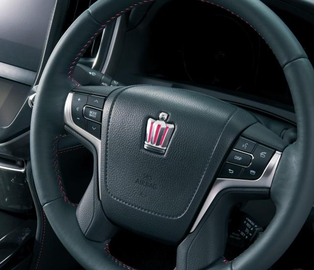 2013年に限定販売されたピンクのクラウンの気になる中古車相場