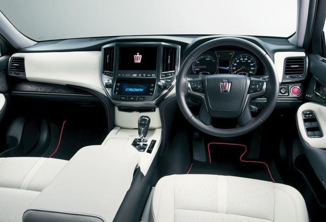 2013年に限定販売されたピンクのクラウンの気になる中古車相場