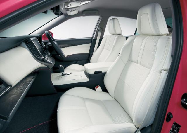 2013年に限定販売されたピンクのクラウンの気になる中古車相場