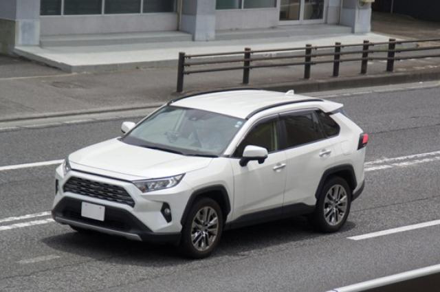 RAV4のボディカラーラインアップは？選び方のポイントや内装カラーも紹介