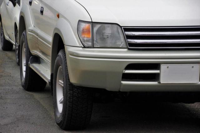 ランドクルーザープラドはトヨタが誇るライト系SUV！基本スペックを紹介