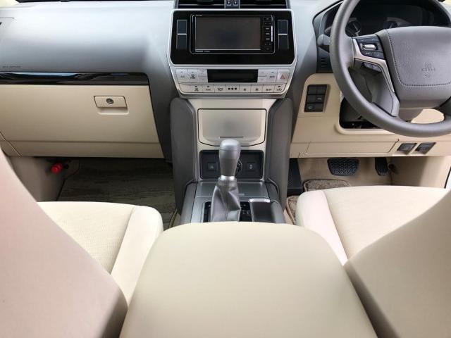 ランドクルーザープラドはトヨタが誇るライト系SUV！基本スペックを紹介